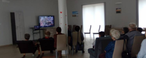 Projekcja filmu w ramach kącika zainteresowań w Klubie Senior + w Gumowie